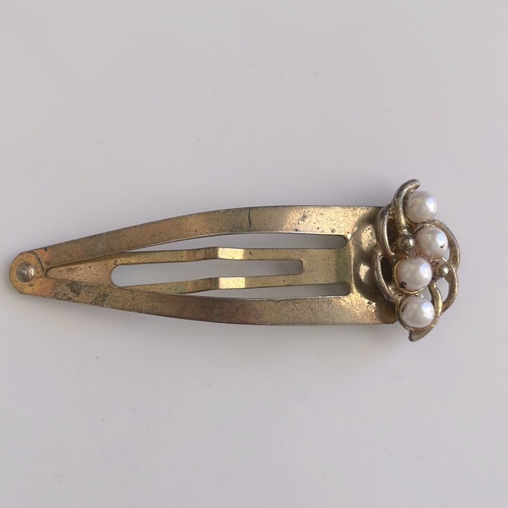 Vintage hair pin with faux pearls